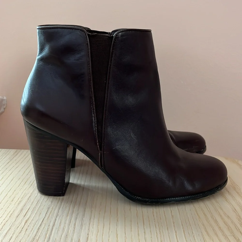 ANN TAYLOR Chestnut Brown Leather Ankle Boots Size 7